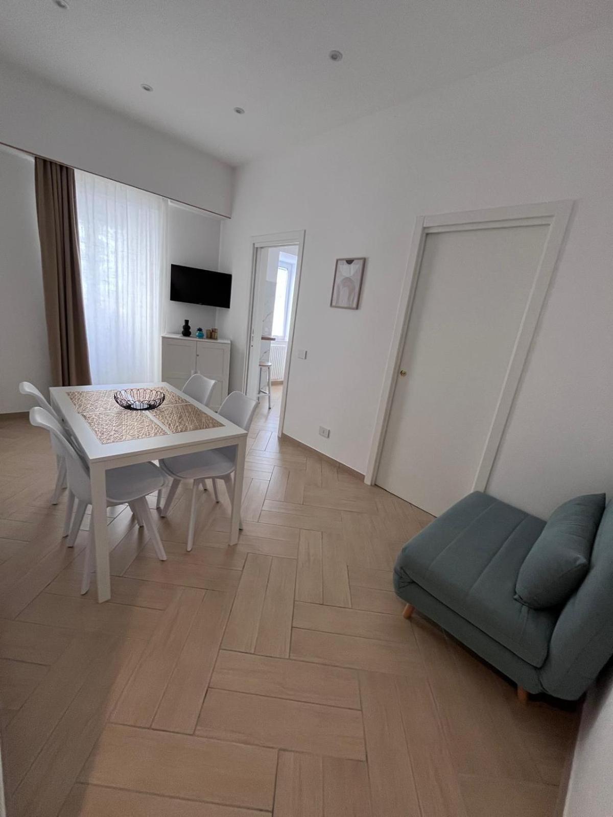 Gold Apartment
