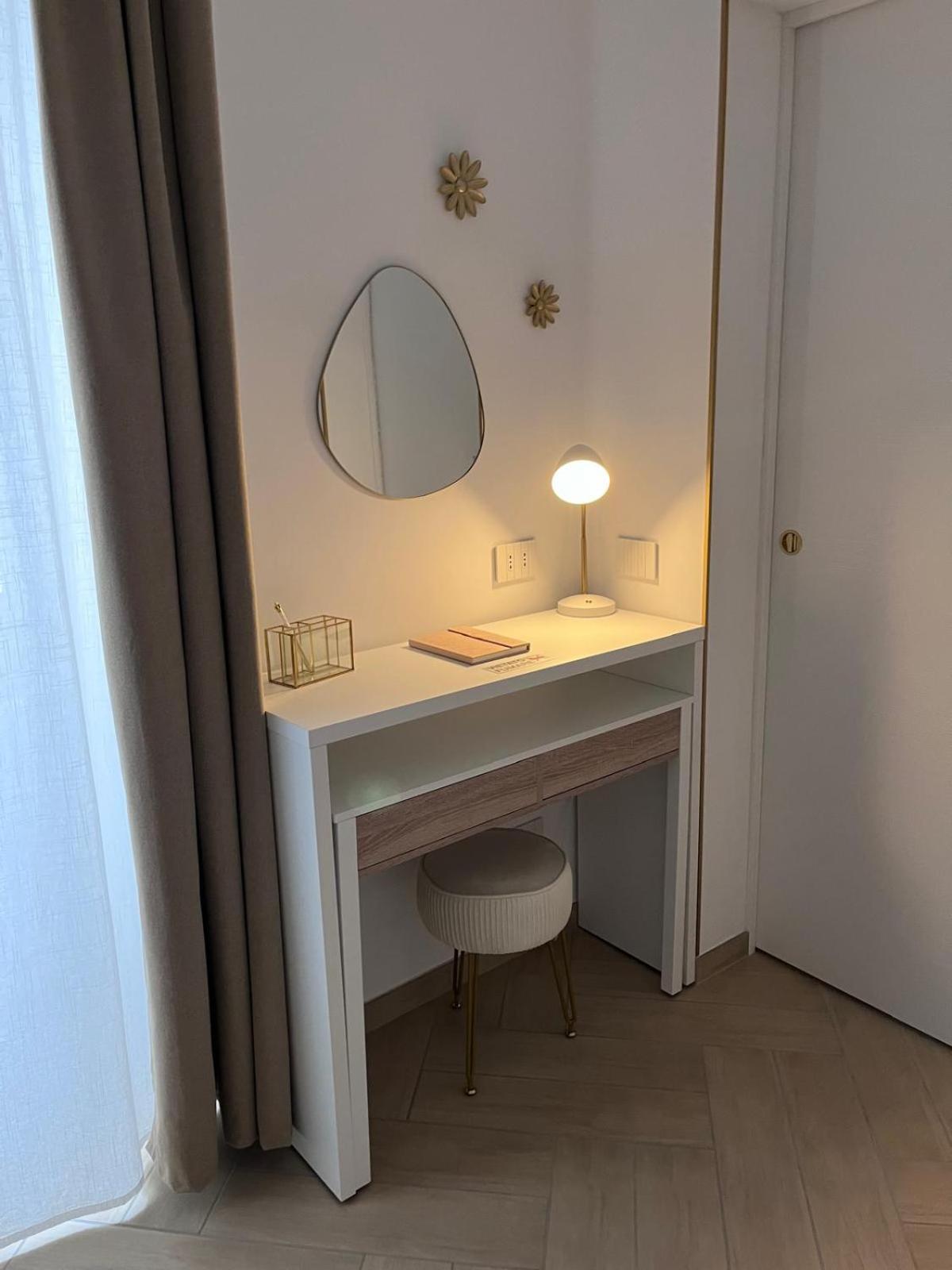 Gold Apartment *
