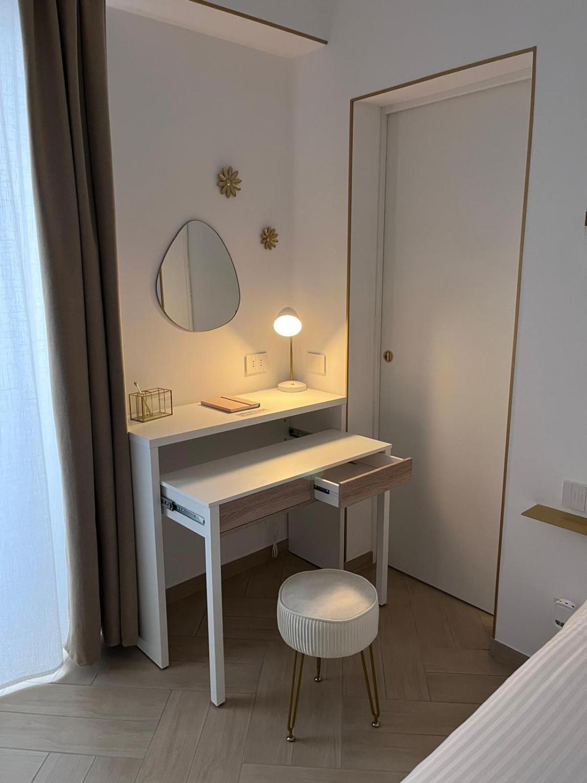 Apartment Gold